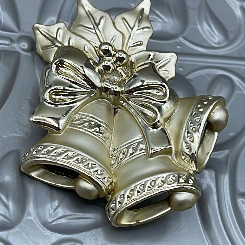 Vintage gold colored triple bell Christmas brooch.
